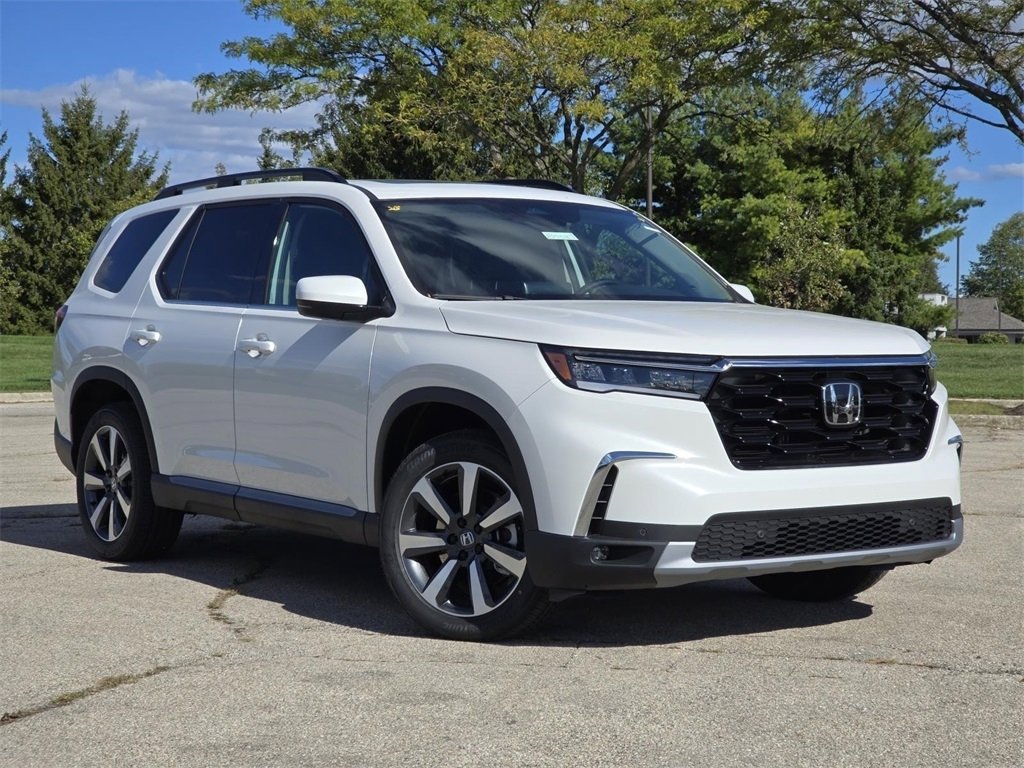 New 2025 Honda Pilot Touring image 2