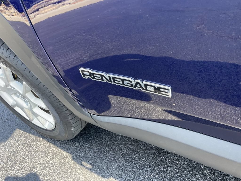 Used 2019 Jeep Renegade Latitude FWD image 8