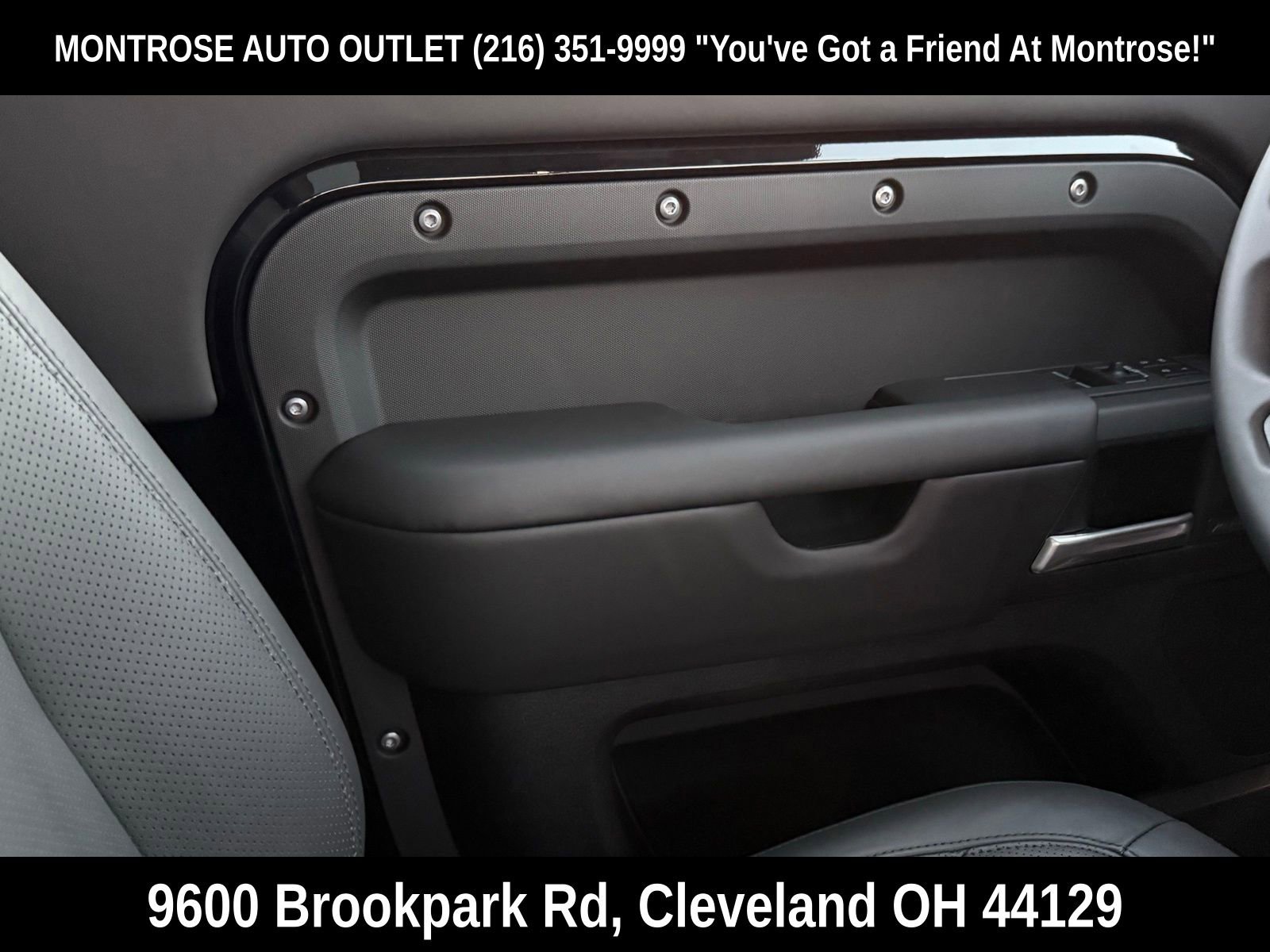 New 2025 Land Rover Defender 90 S image 23