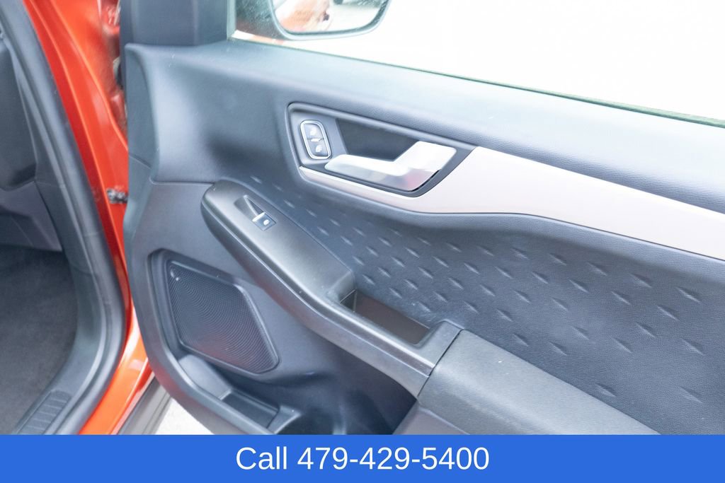 Used 2020 Ford Escape SE image 48