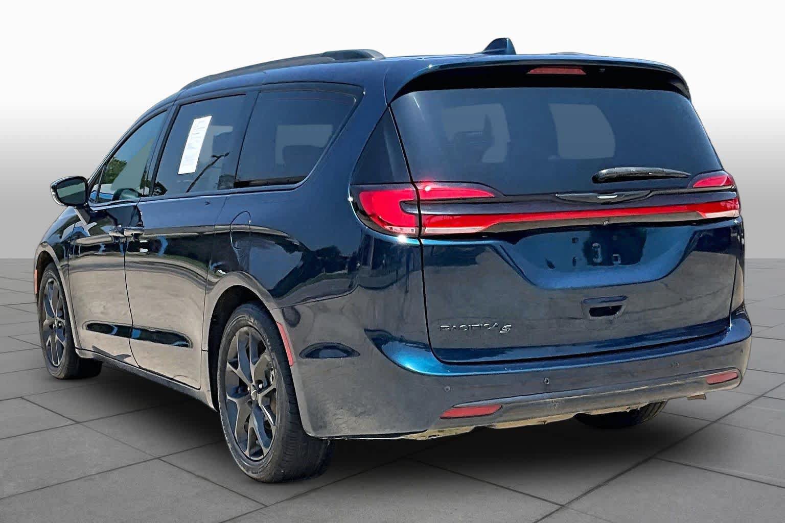 Used 2021 Chrysler Pacifica Touring w/ S Appearance Package FWD image 11