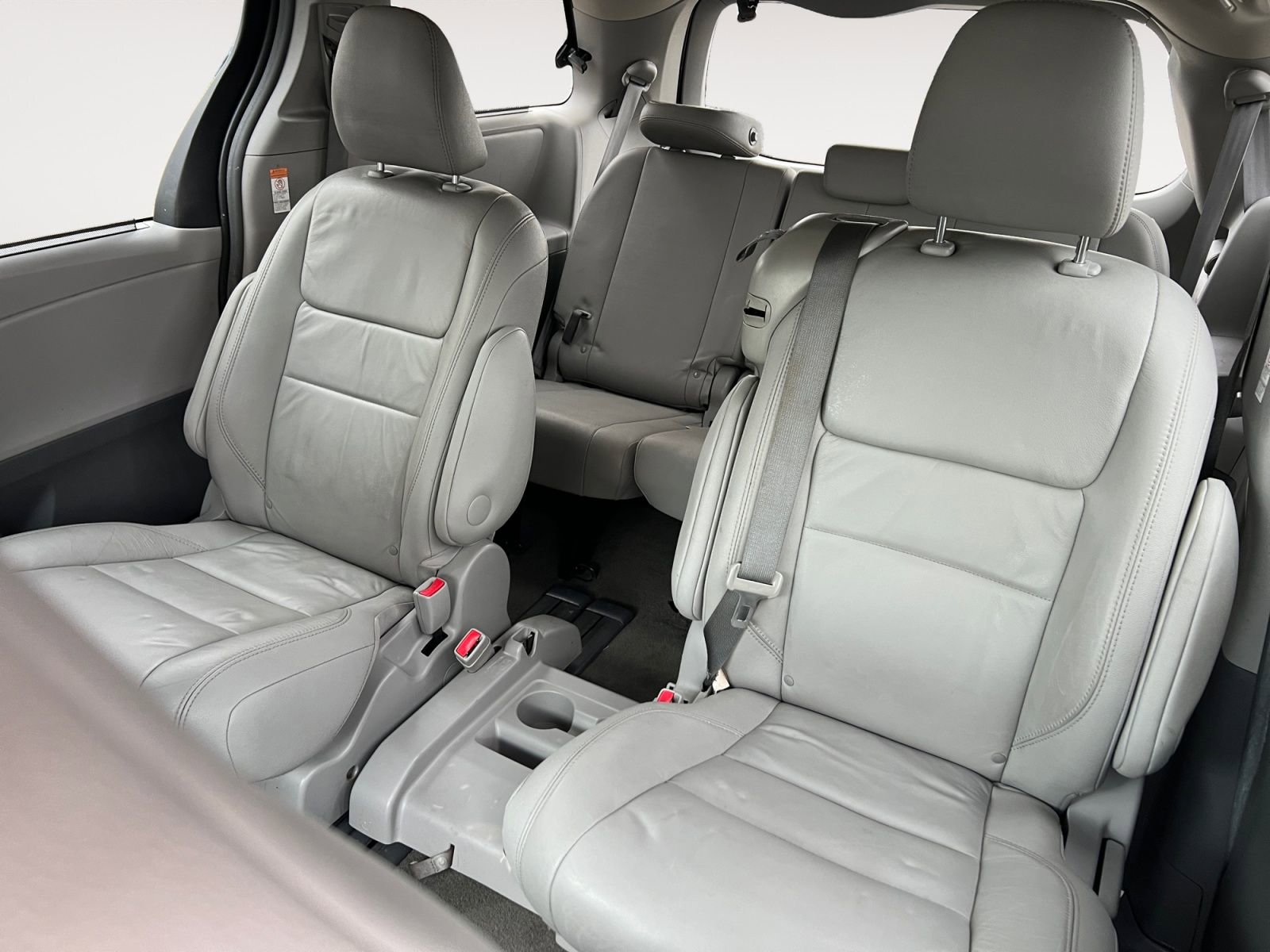 Used 2017 Toyota Sienna XLE image 13