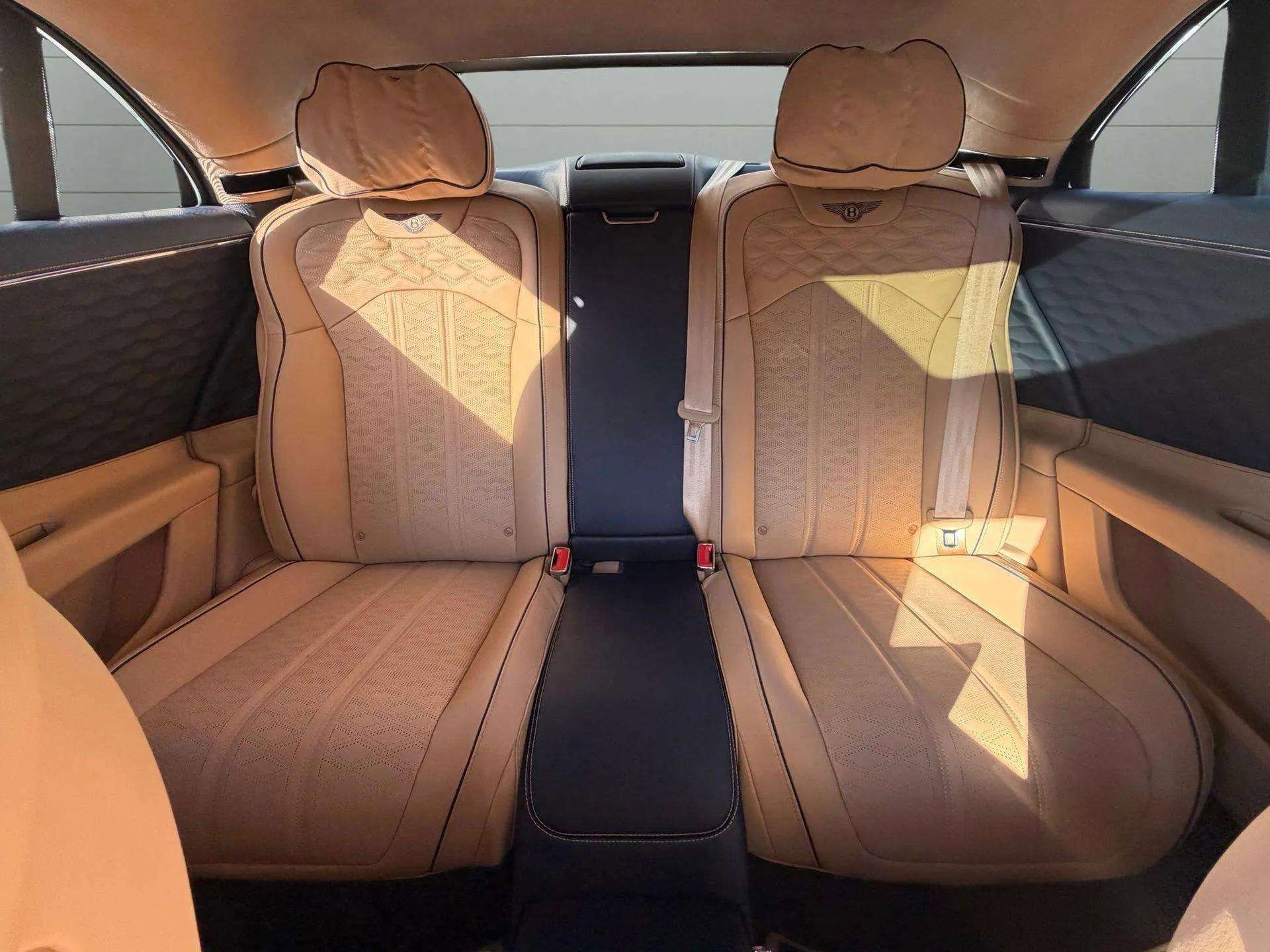 Used 2025 Bentley Flying Spur Plug-In Hybrid image 31