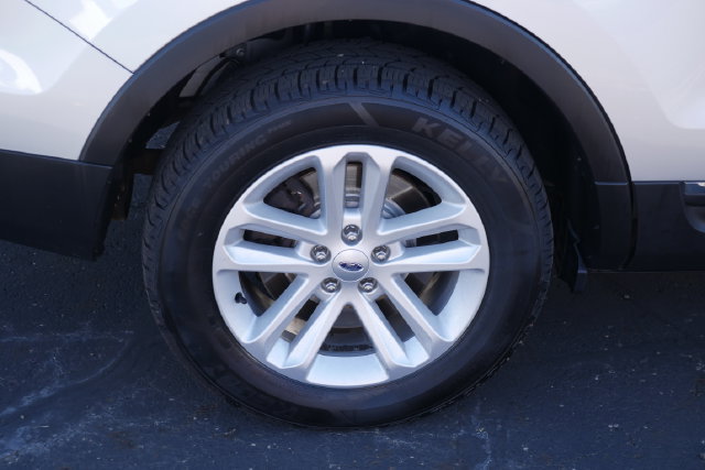 Used 2015 Ford Explorer XLT w/ Equipment Group 201B FWD image 10