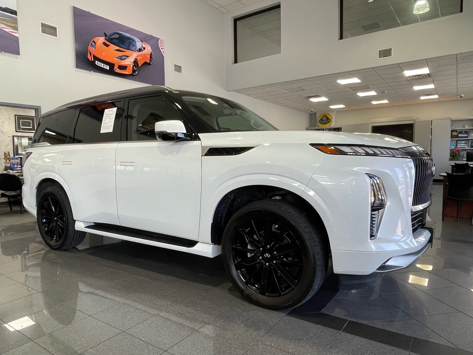Used 2025 INFINITI QX80 Sensory AWD/4WD image 7
