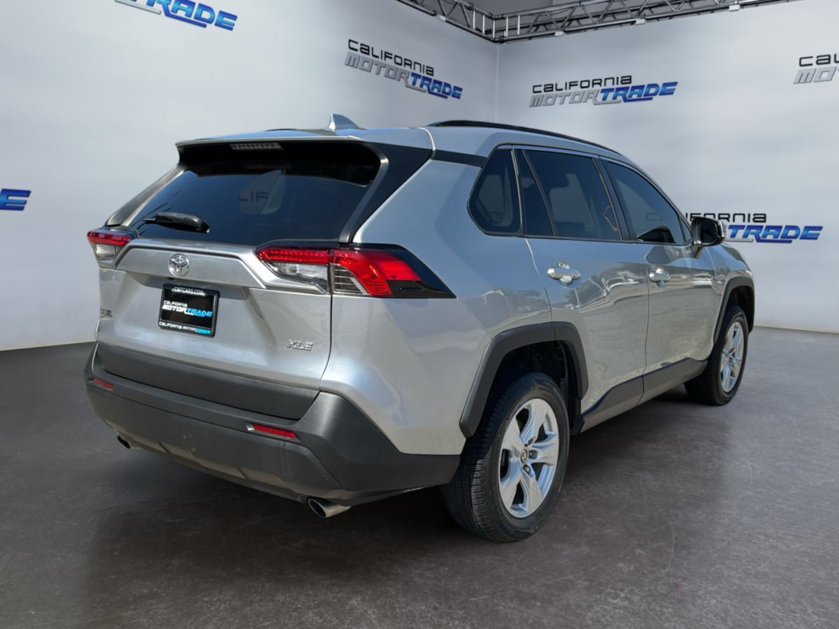 Used 2021 Toyota RAV4 XLE FWD image 5