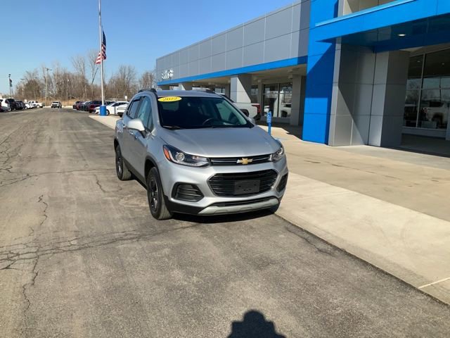 Used 2022 Chevrolet Trax LT w/ LT Convenience Package image 4