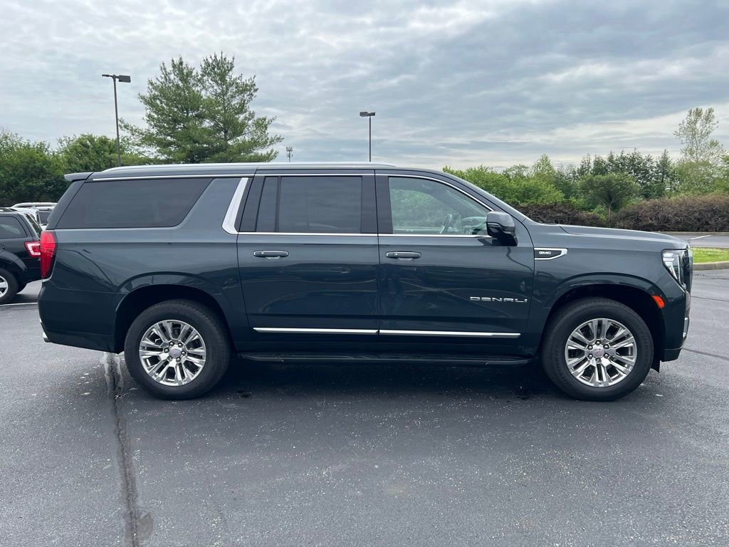 Used 2021 GMC Yukon XL Denali AWD/4WD image 5