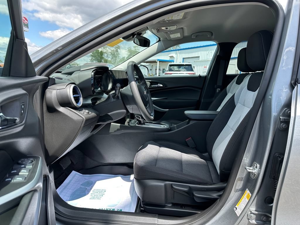 Certified 2025 Chevrolet Trax LS w/ LS Convenience Package FWD image 21