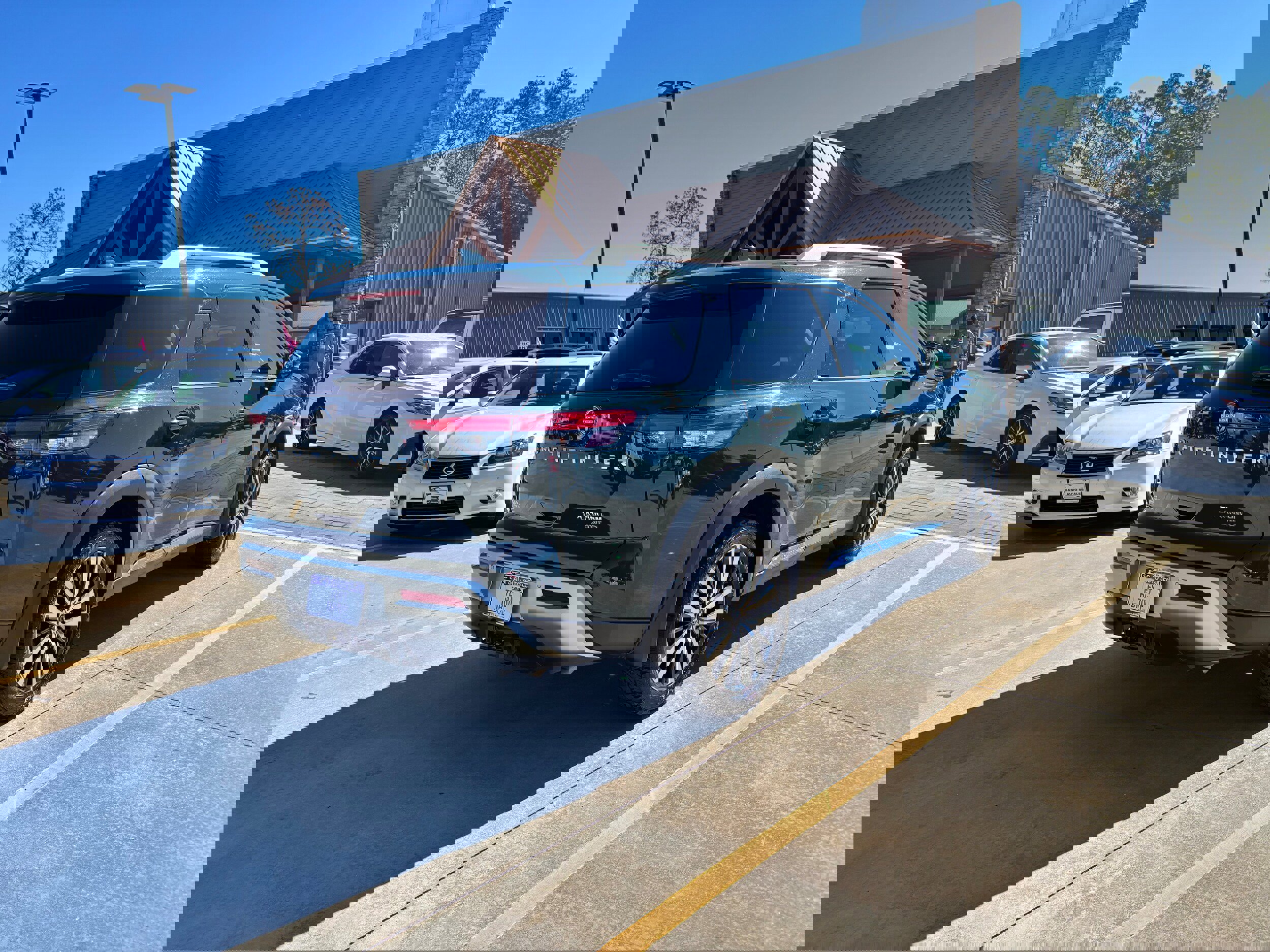 Used 2022 Nissan Pathfinder Platinum image 5