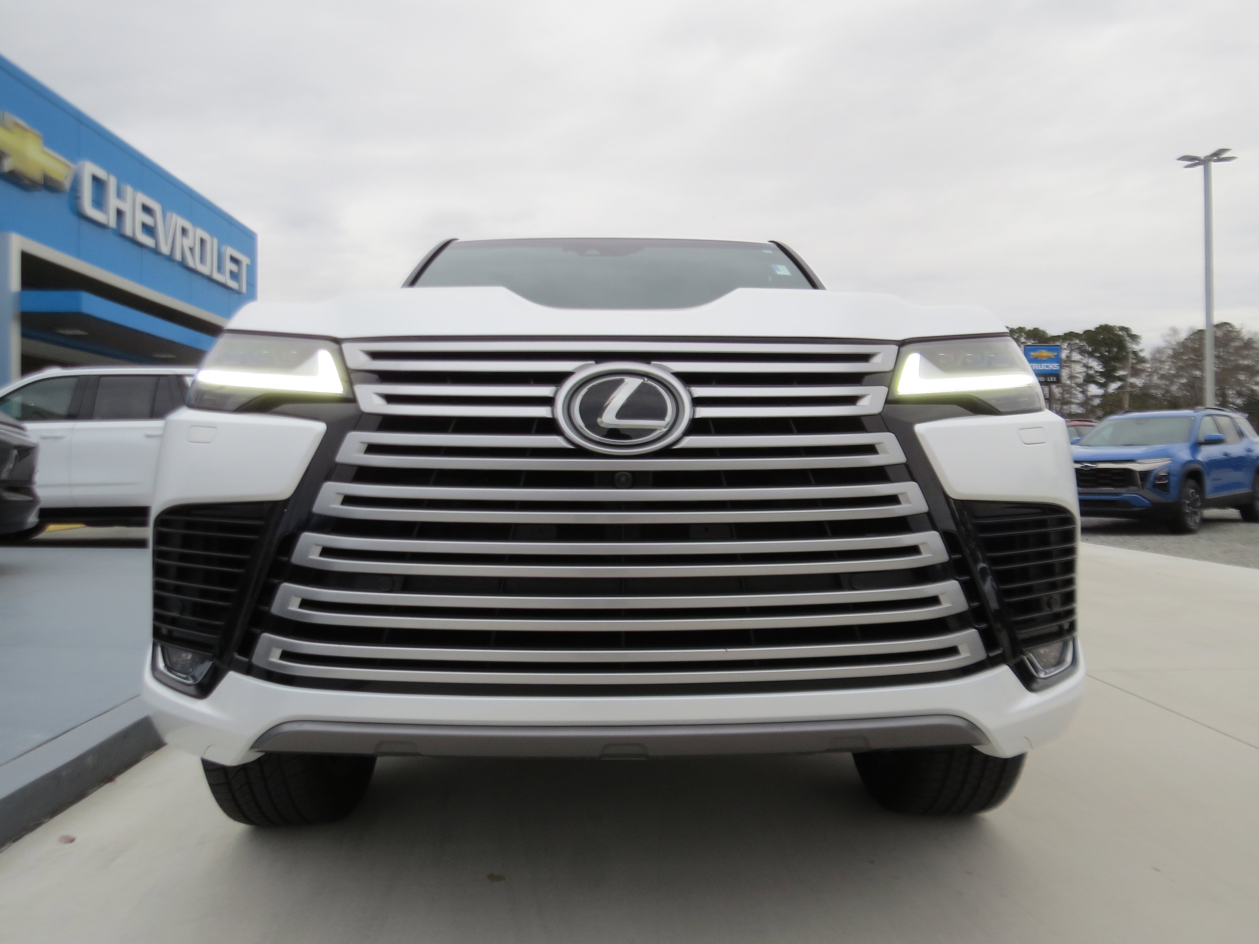 Used 2024 Lexus LX 600 4WD w/ Luxury Package image 8