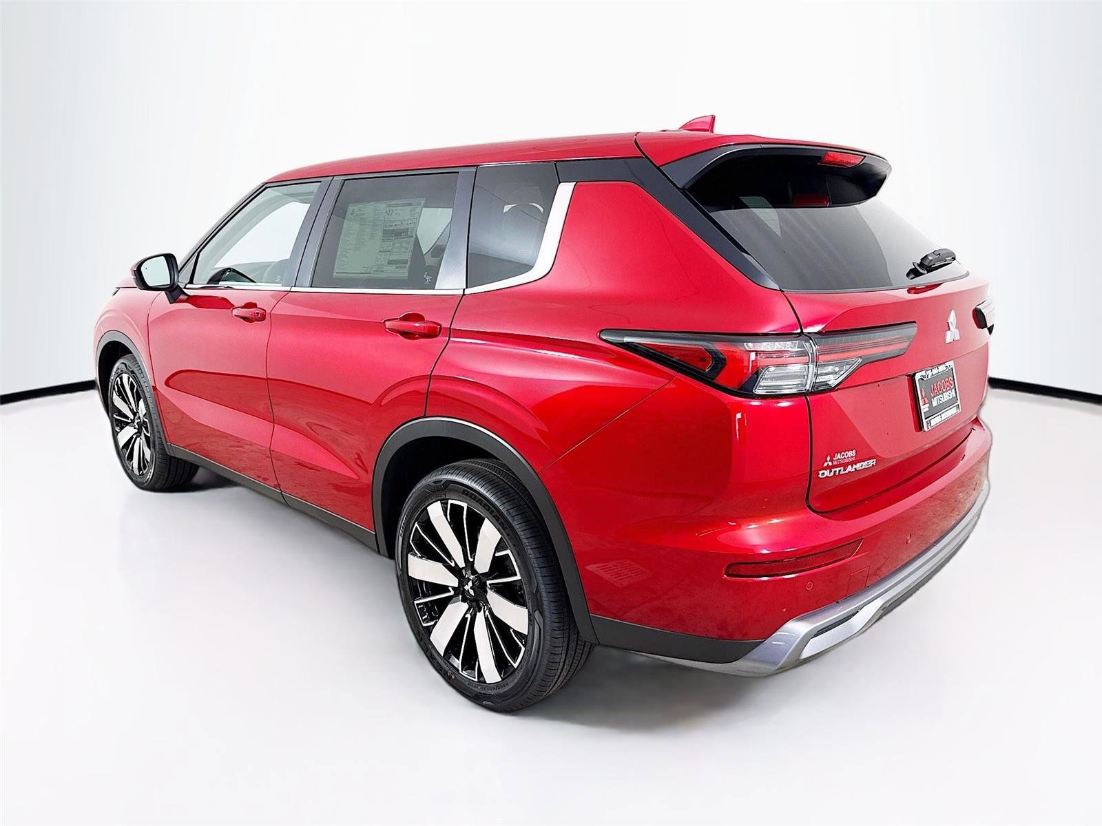 New 2025 Mitsubishi Outlander SE image 5