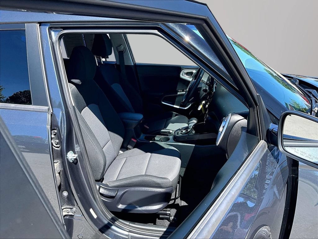 Used 2023 Kia Soul LX w/ Option Group 015 FWD image 8