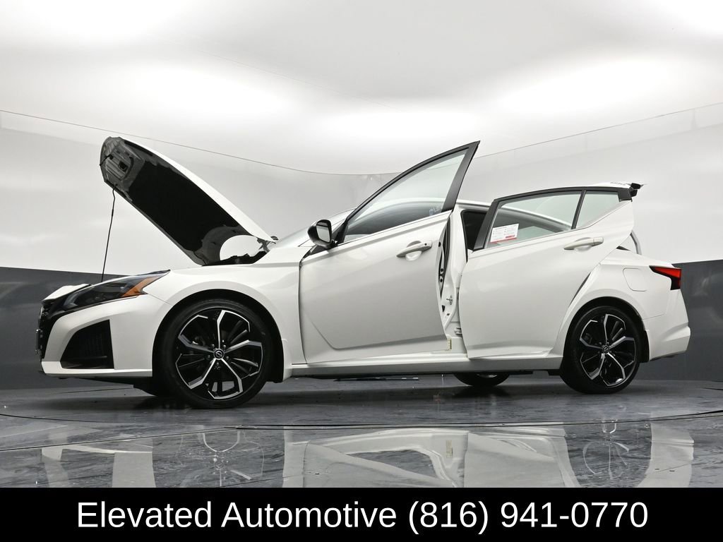 Used 2023 Nissan Altima 2.5 SR w/ SR Premium Package image 38