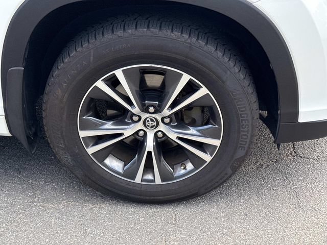 Used 2016 Toyota Highlander XLE AWD/4WD image 7