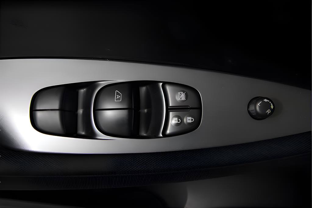 Used 2025 Nissan Leaf S image 30