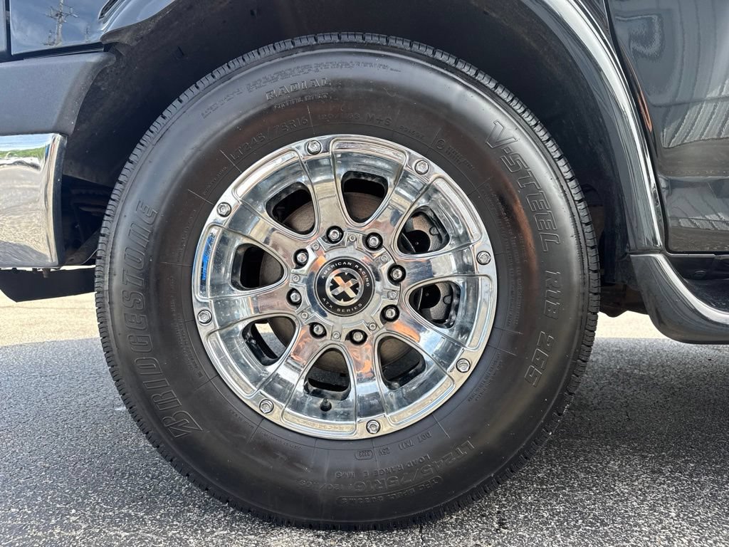 Used 2016 Chevrolet Express 2500 RWD image 12