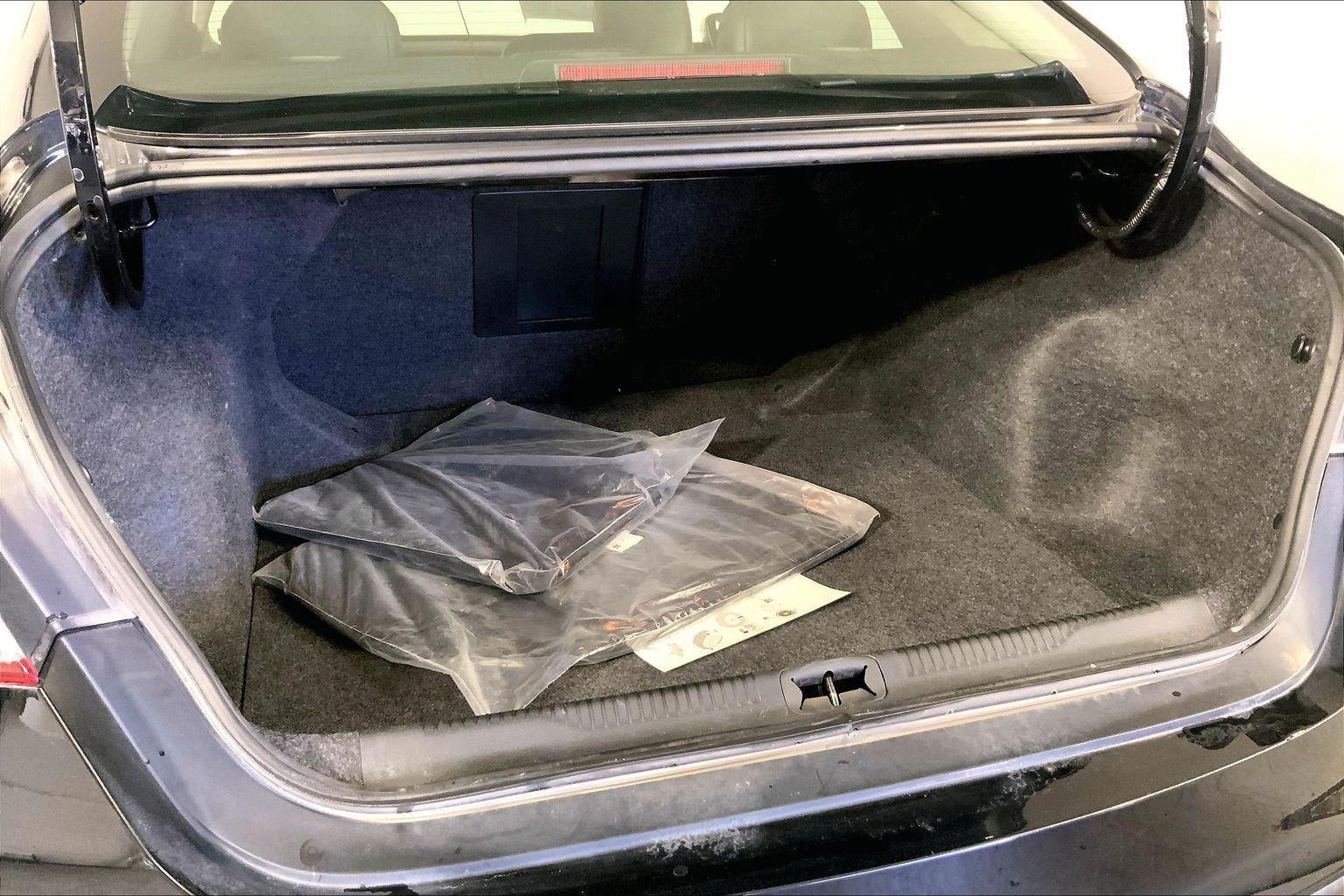 Used 2017 Chrysler 200 Limited Platinum w/ Mopar Interior Package FWD image 4