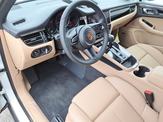 New 2026 Porsche Macan image 4