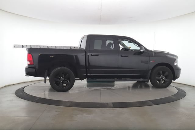Used 2019 RAM 1500 Classic SLT w/ Black Appearance Group AWD/4WD image 6