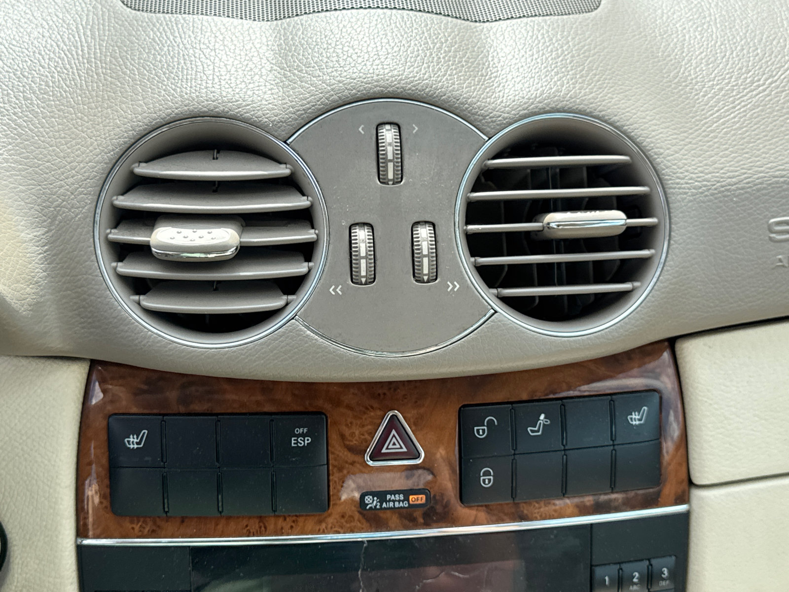 Used 2007 Mercedes-Benz CLK 350 Cabriolet image 21