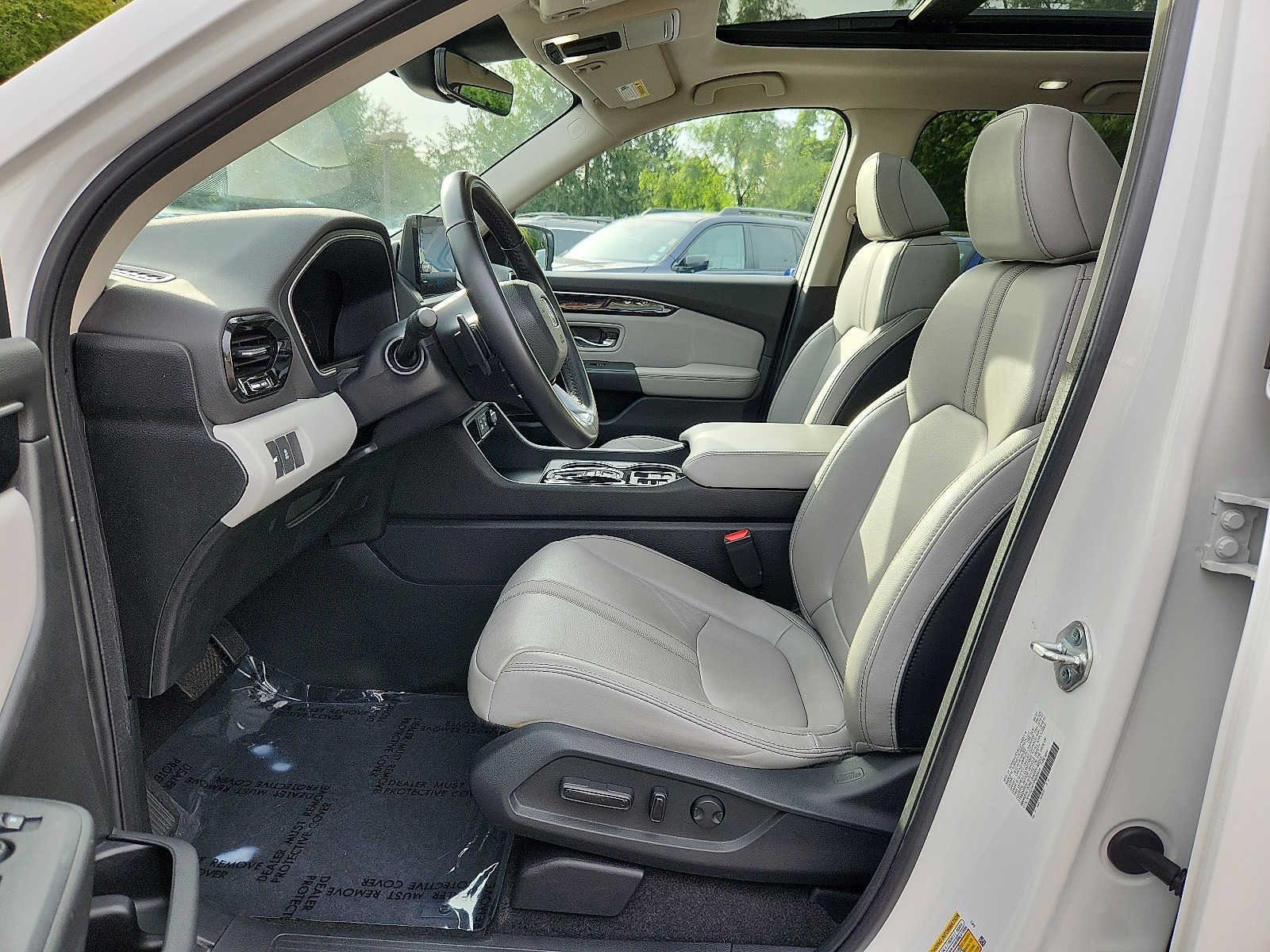 Certified 2023 Honda Pilot Touring image 13