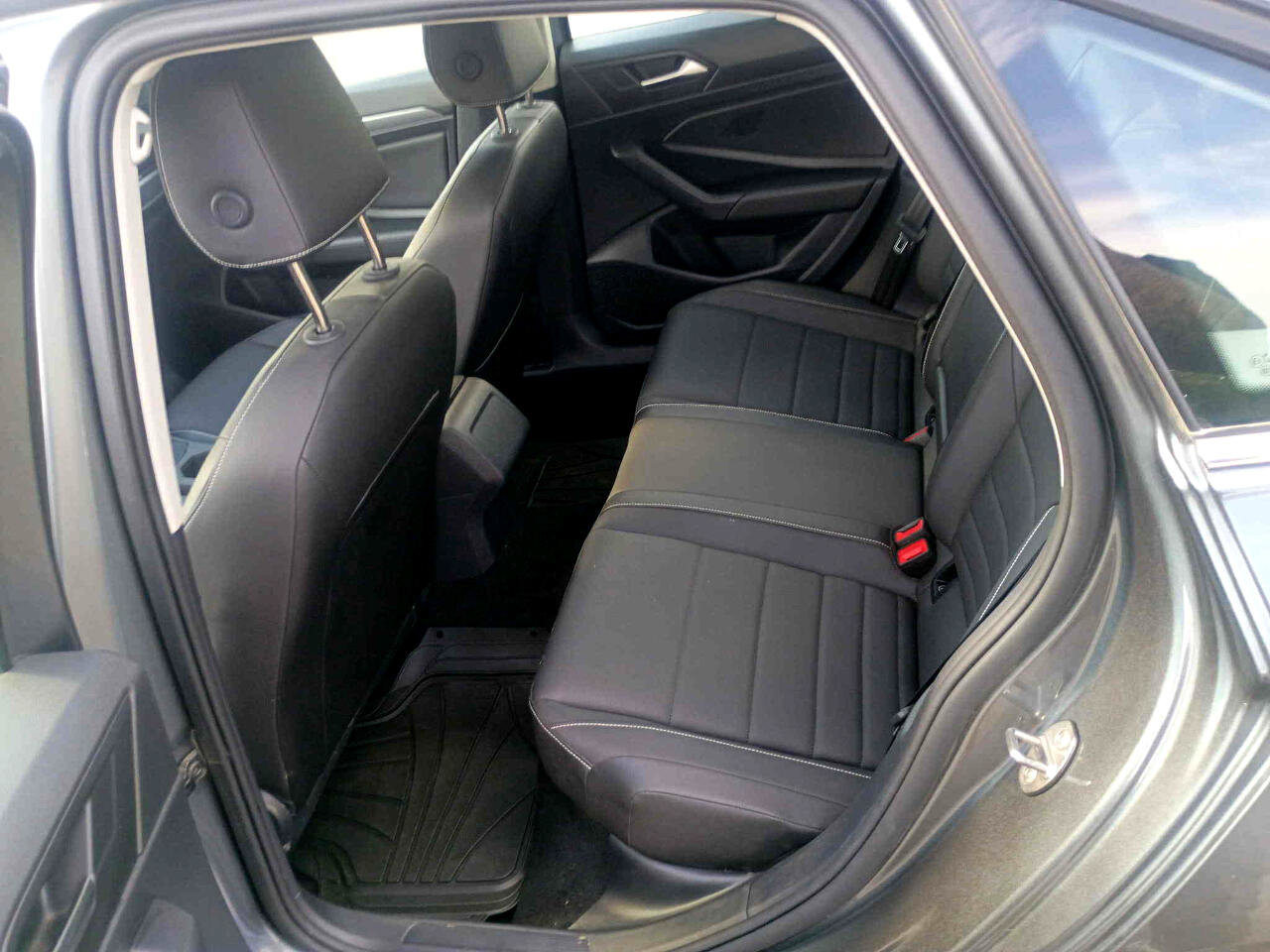 Used 2023 Volkswagen Jetta SE w/ Panoramic Sunroof Package image 14