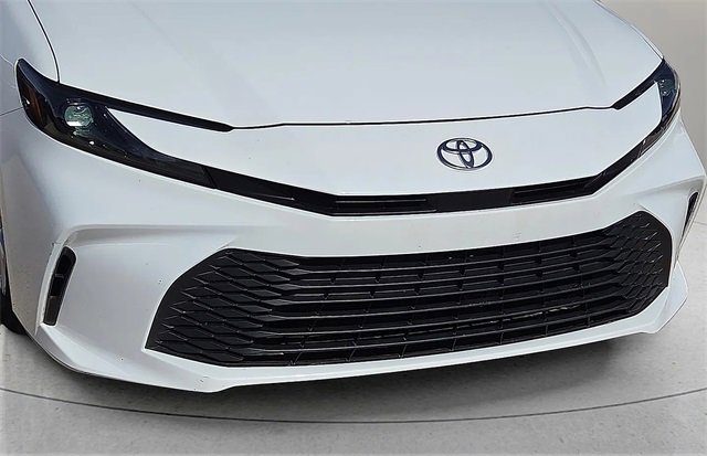 Used 2025 Toyota Camry LE image 7