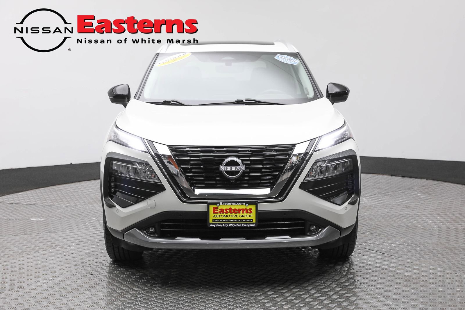 Used 2022 Nissan Rogue SL w/ SL Premium Package image 2