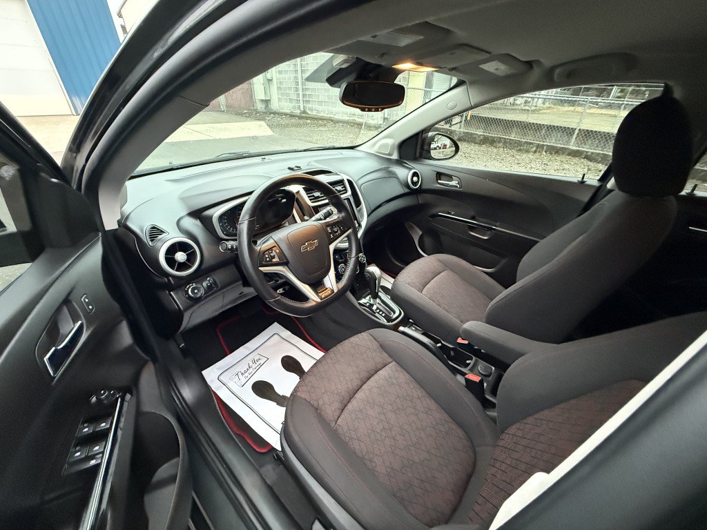 Used 2020 Chevrolet Sonic LT w/ Convenience Package FWD image 11