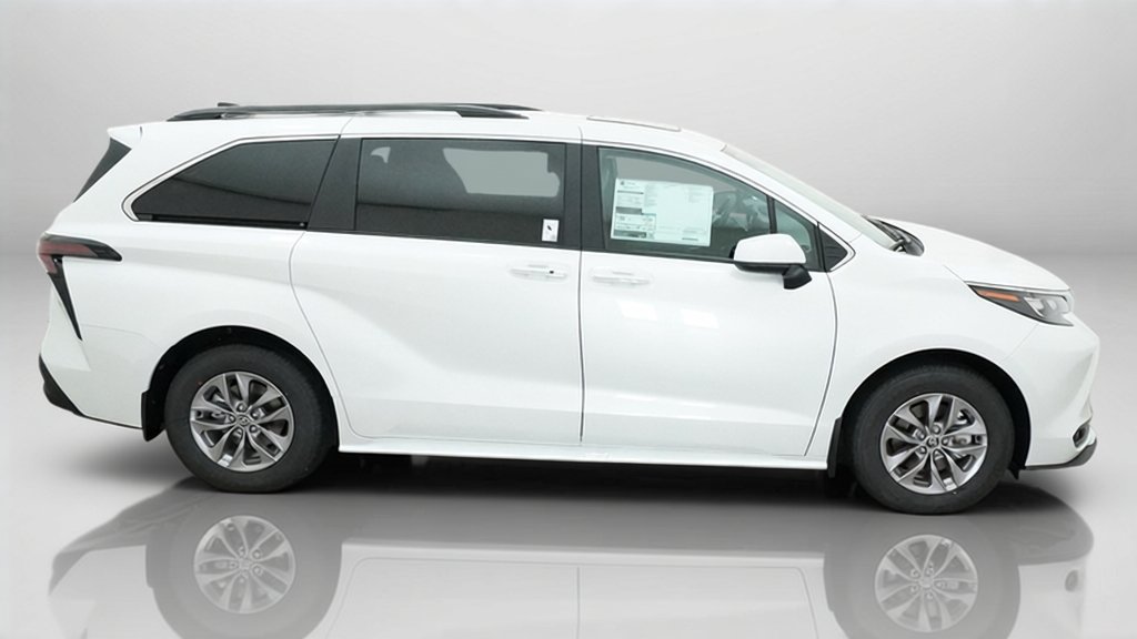 New 2026 Toyota Sienna XLE FWD image 14