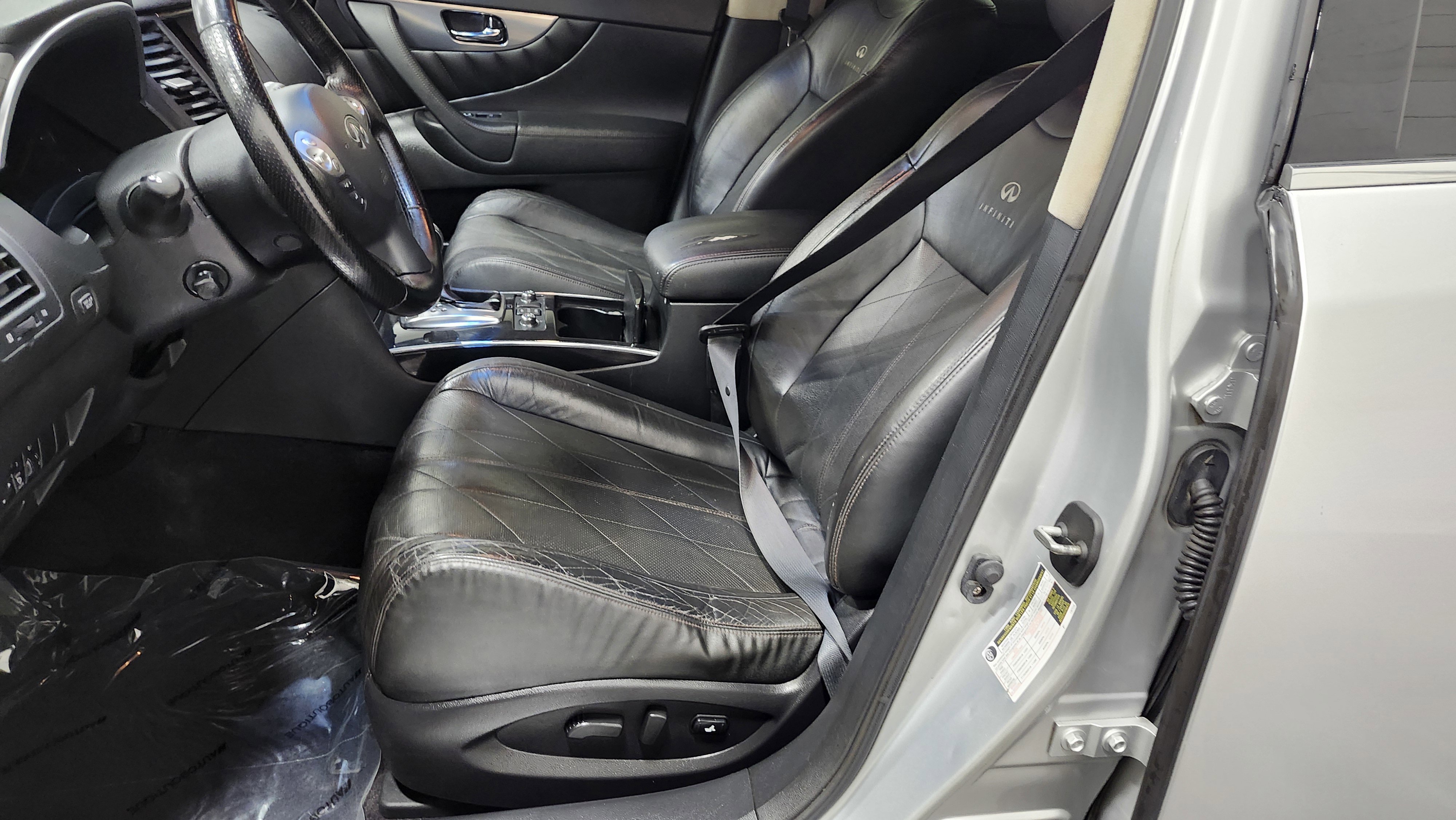 Used 2011 INFINITI FX35 AWD w/ Premium Pkg image 25