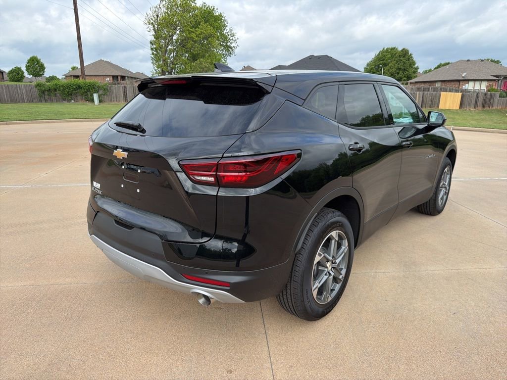 Used 2026 Chevrolet Blazer LT FWD image 5