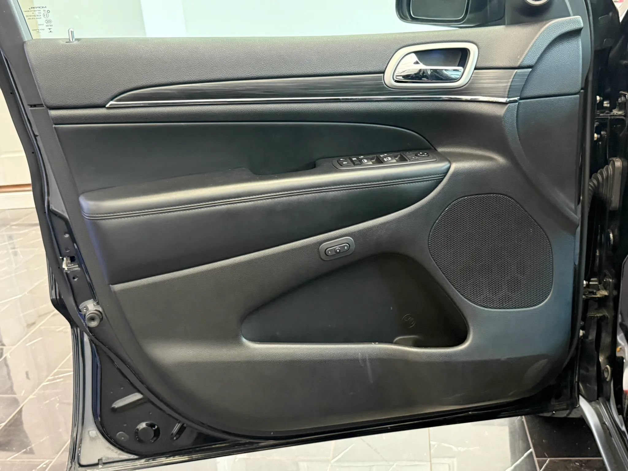 Used 2020 Jeep Grand Cherokee Limited AWD/4WD image 7