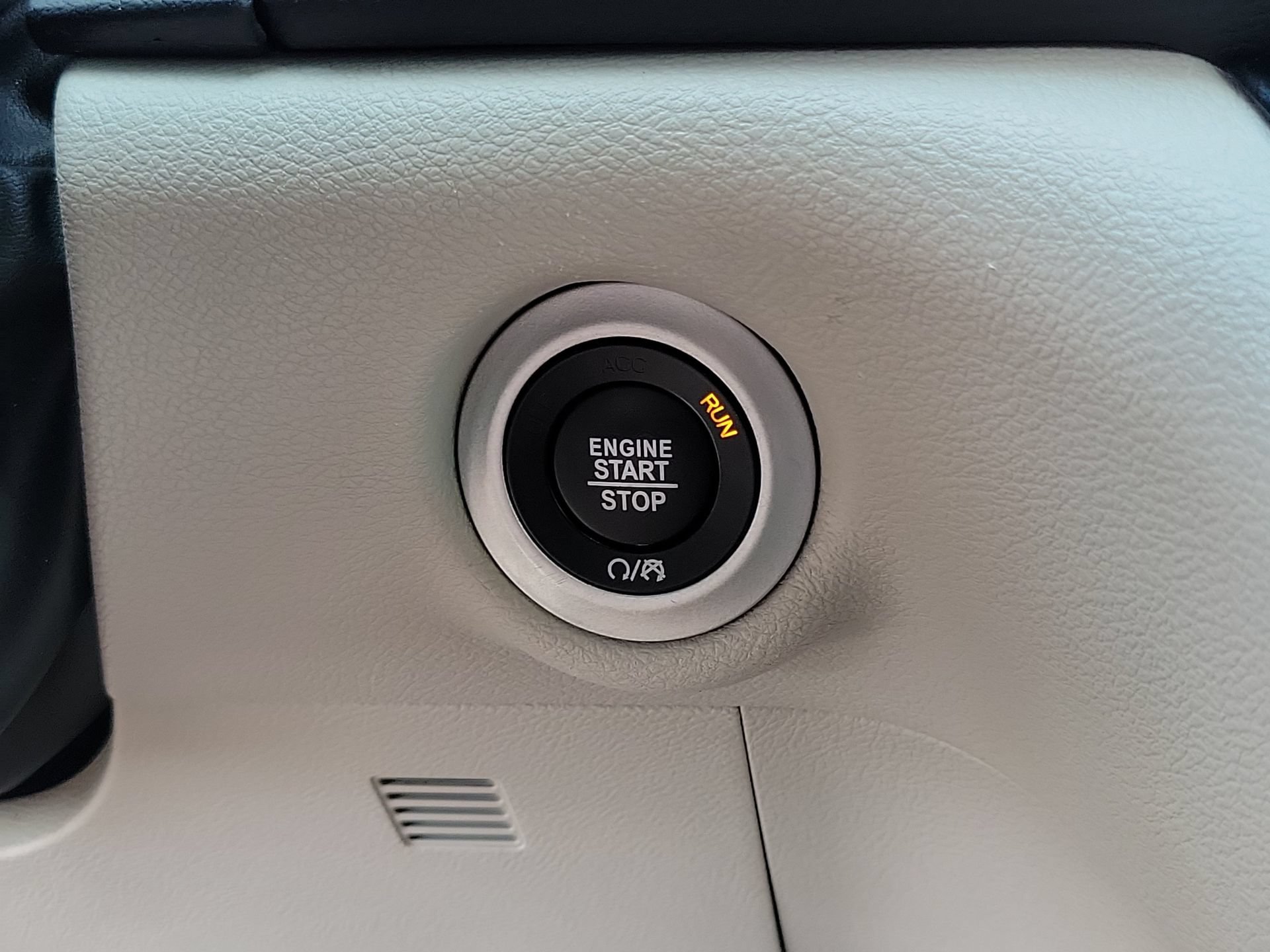 Certified 2024 Chrysler Pacifica Touring-L FWD image 14