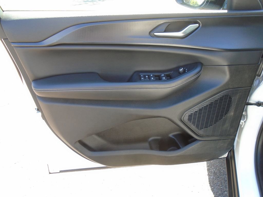 Certified 2023 Jeep Grand Cherokee L Laredo image 6