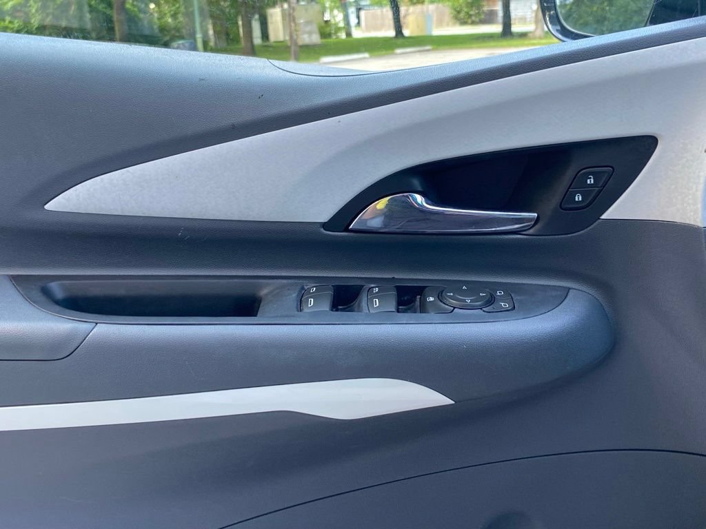 Used 2018 Chevrolet Bolt Premier w/ Driver Confidence II Package FWD image 14