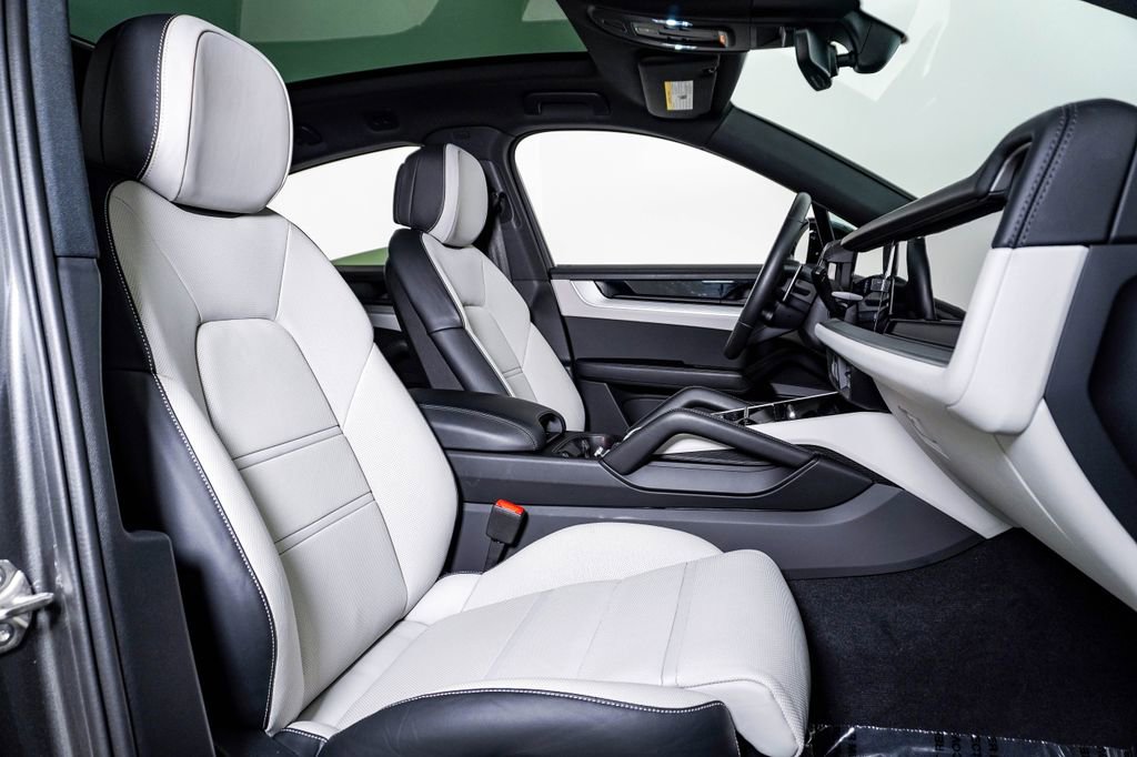 Certified 2025 Porsche Cayenne Coupe image 15