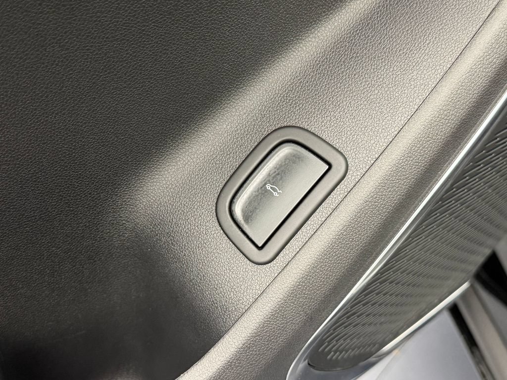 Used 2025 Chevrolet Traverse High Country FWD image 53