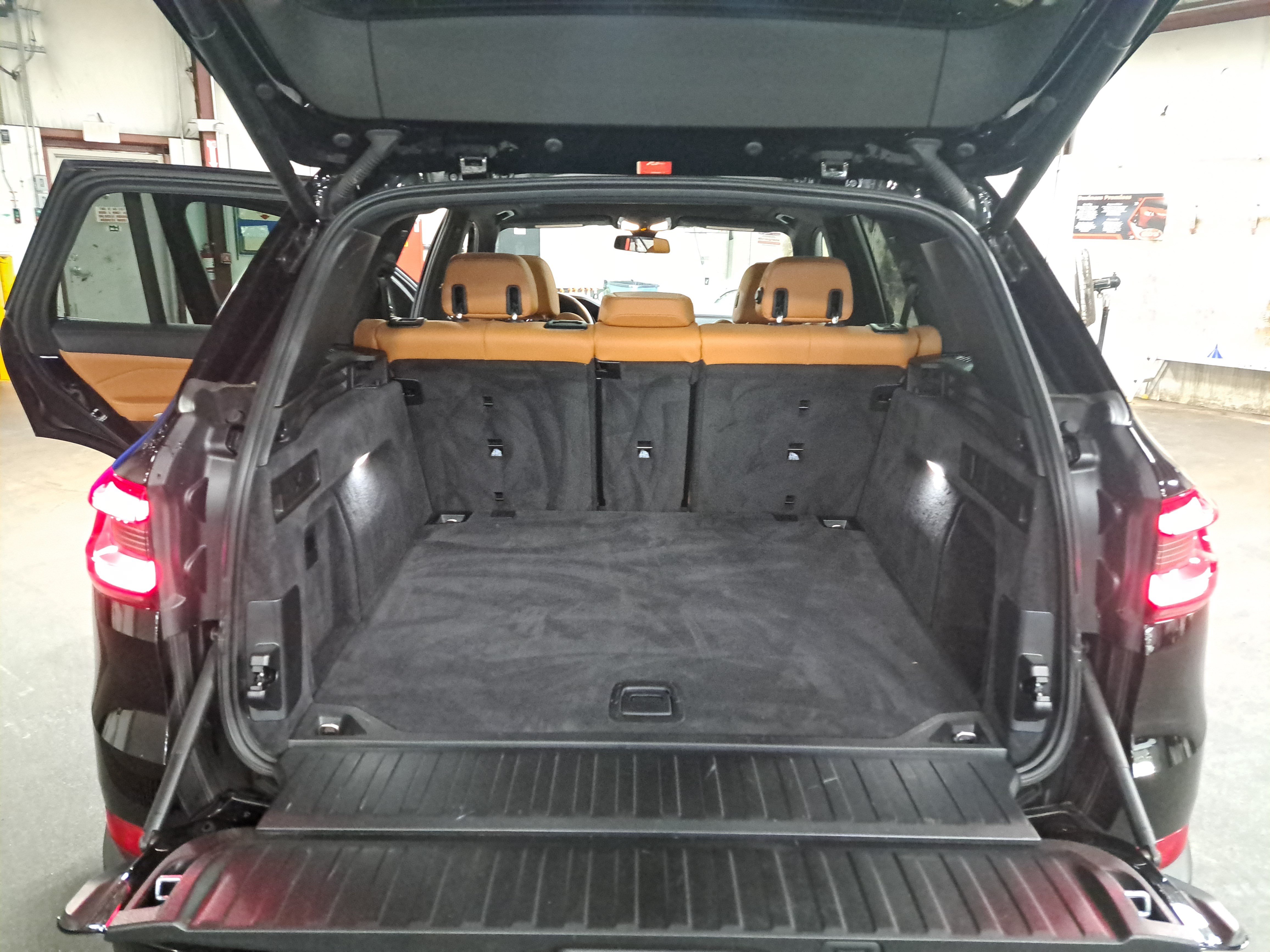 Used 2022 BMW X5 xDrive40i w/ Premium Package AWD/4WD image 13
