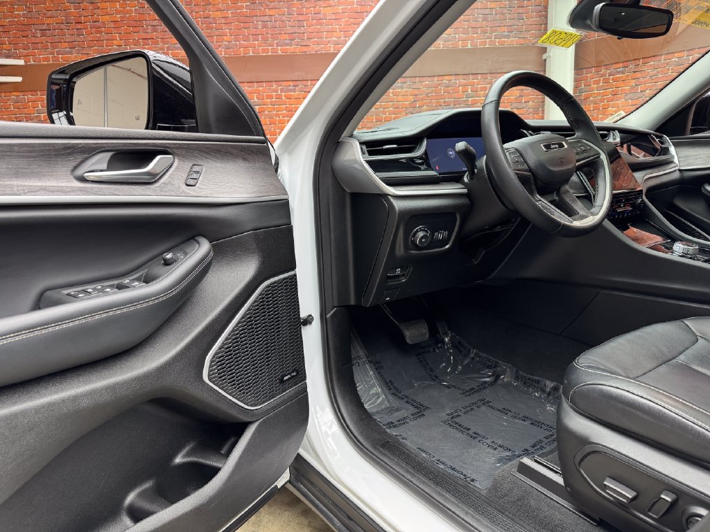Used 2022 Jeep Grand Cherokee L Limited AWD/4WD image 10