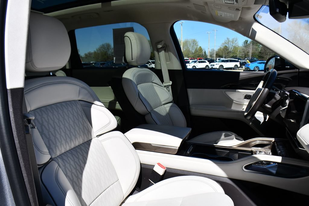 Used 2024 Lincoln Nautilus Black Label AWD/4WD image 15