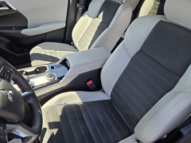 Used 2025 Mitsubishi Outlander SE FWD image 27