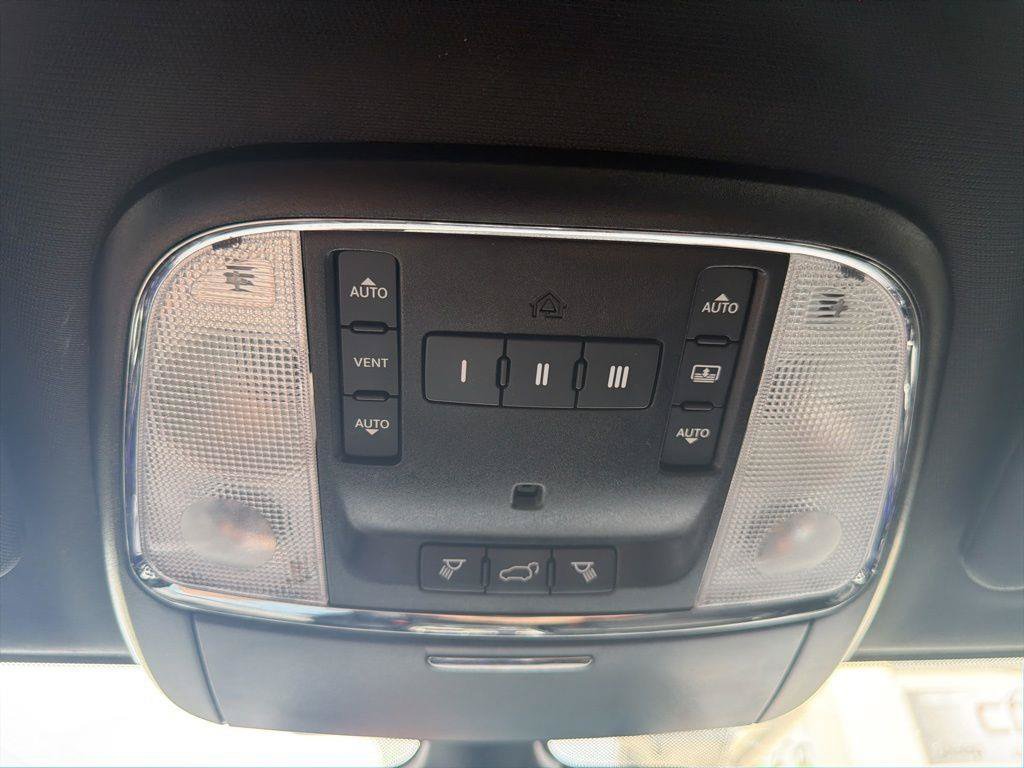 Used 2020 Jeep Grand Cherokee Overland AWD/4WD image 49