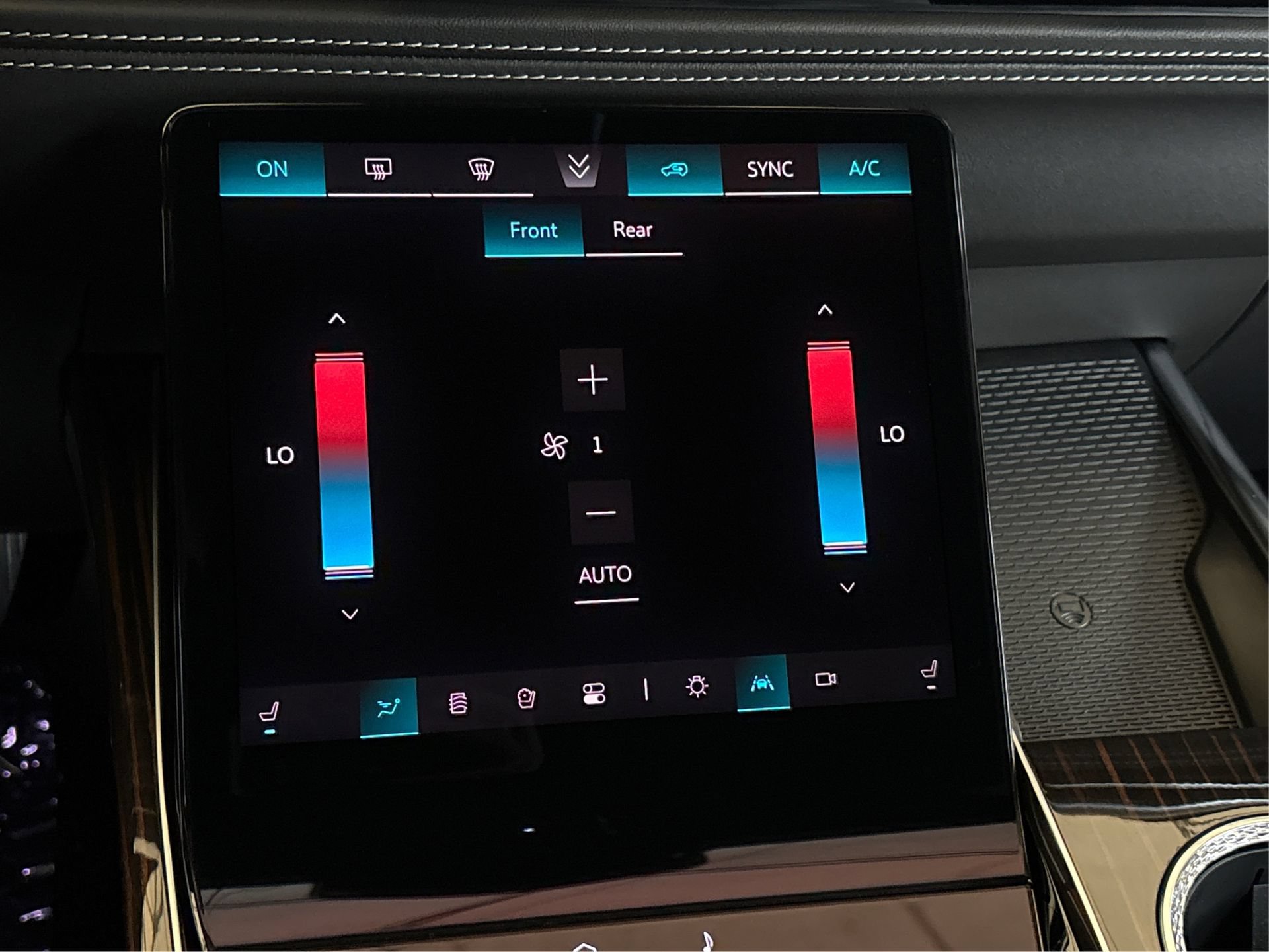 New 2026 Cadillac Escalade ESV Luxury AWD/4WD image 25