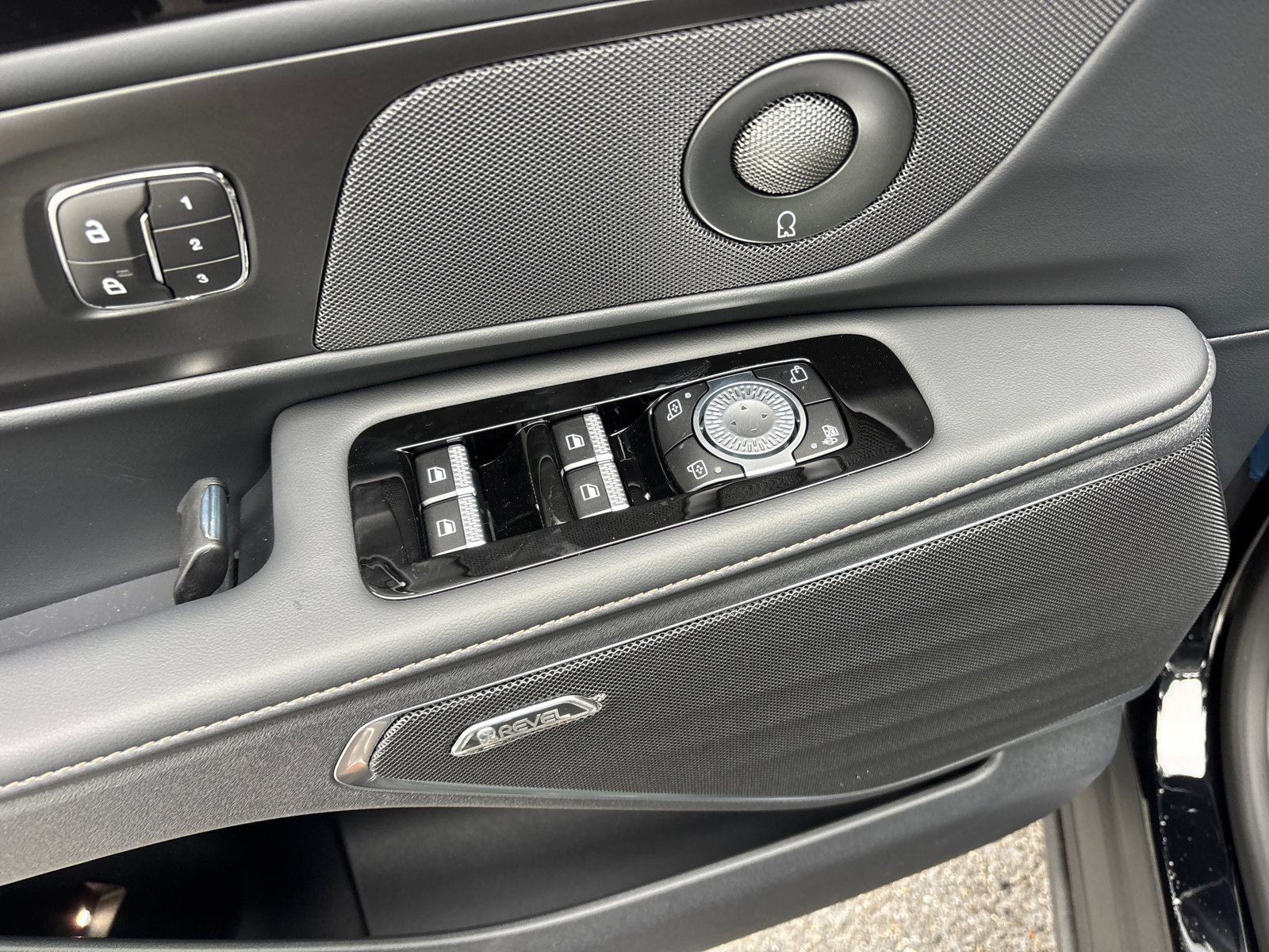 New 2026 Lincoln Nautilus Reserve w/ Jet Appearance Package image 13