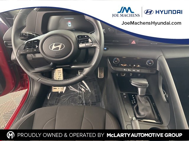 Certified 2025 Hyundai Elantra Sport image 29