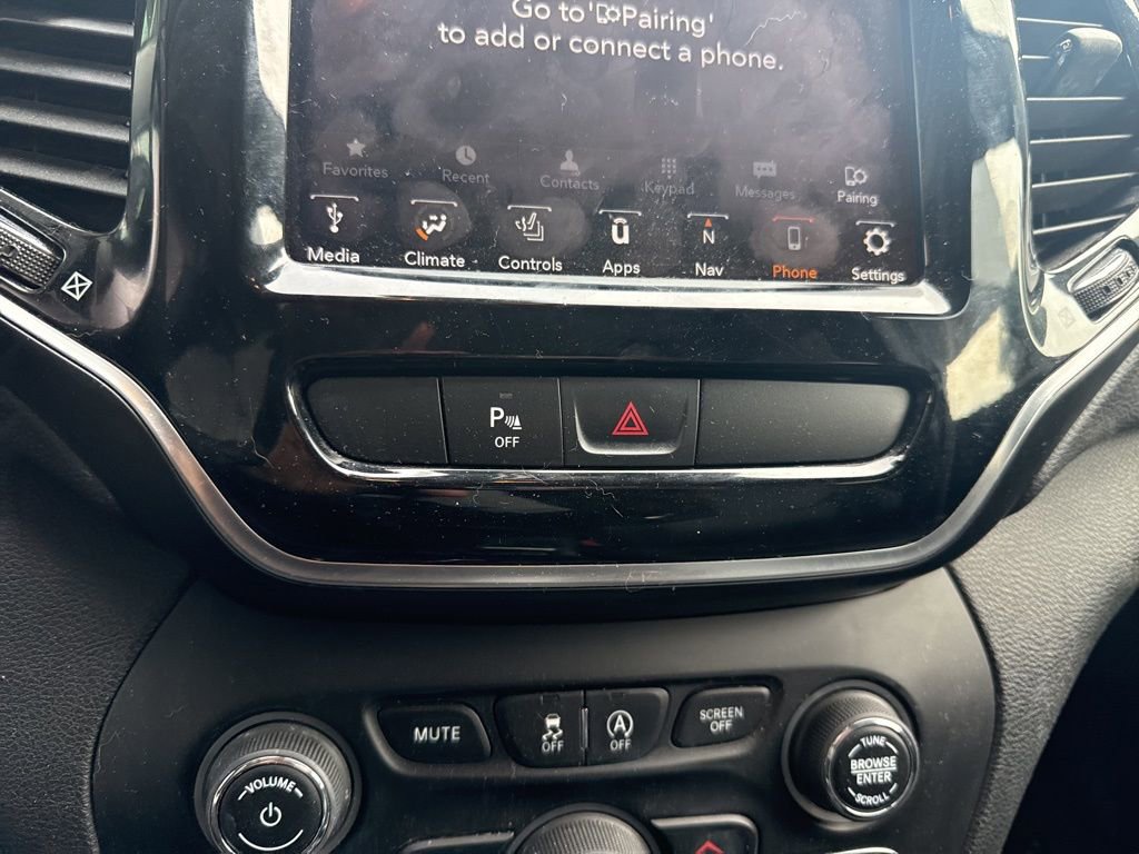 Used 2019 Jeep Cherokee Limited image 23