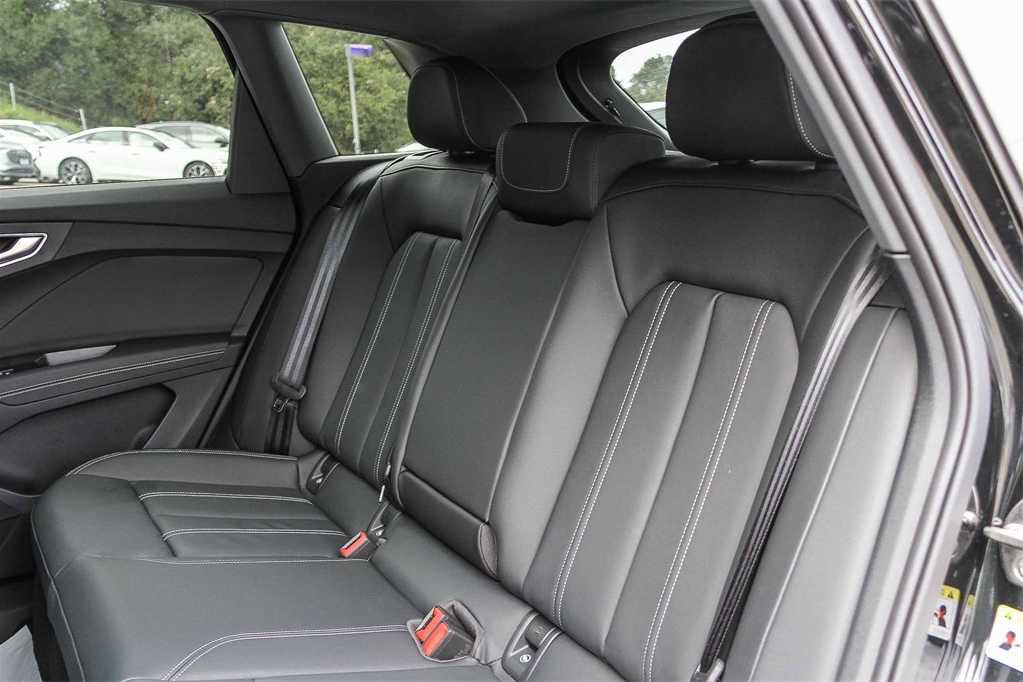 Used 2025 Audi Q4 e-tron Premium Plus w/ Premium Plus image 17