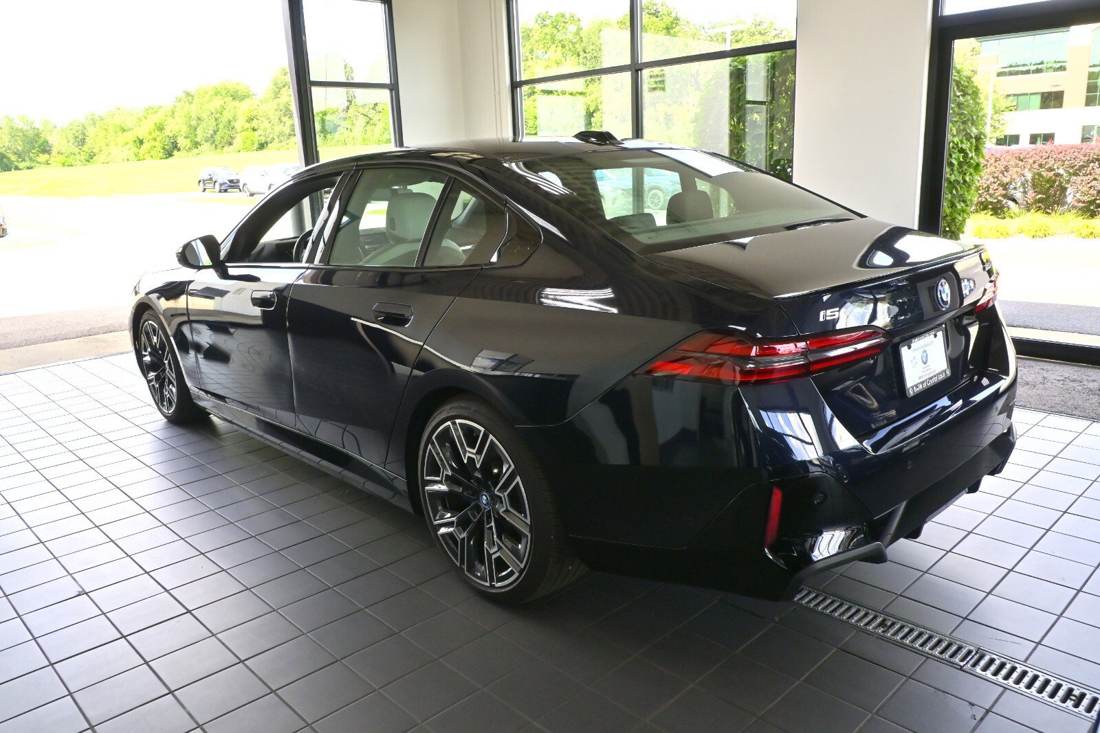 New 2024 BMW i5 eDrive40i w/ Executive Package image 6